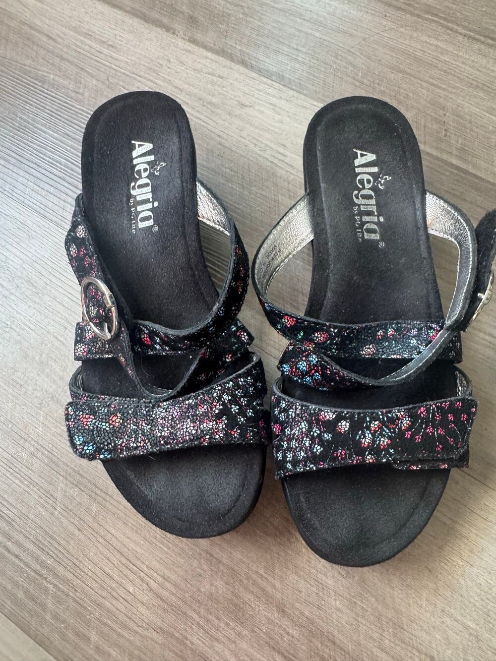Alegria Venice Black Multi Floral Crackle Wedge Sandals Size 6 / EU 36